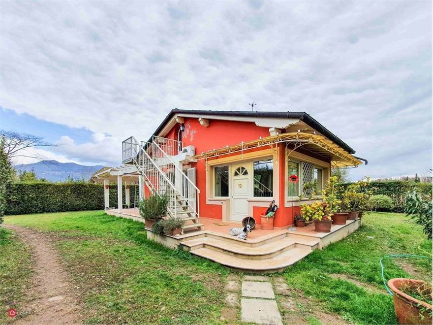 villa con giardino