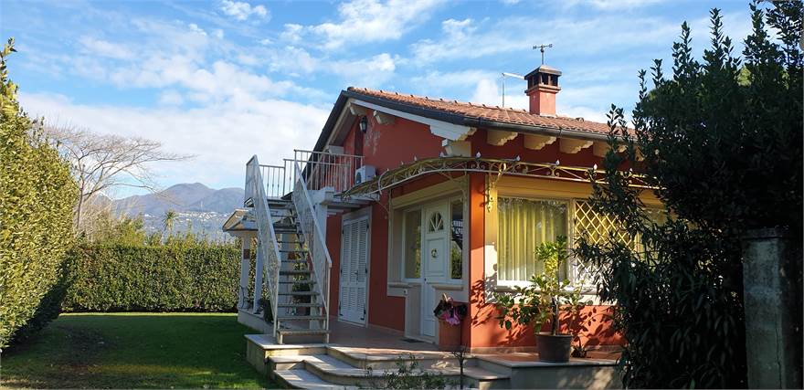 villa con giardino
