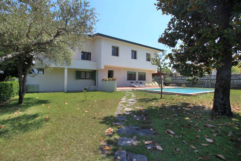 villa con piscina