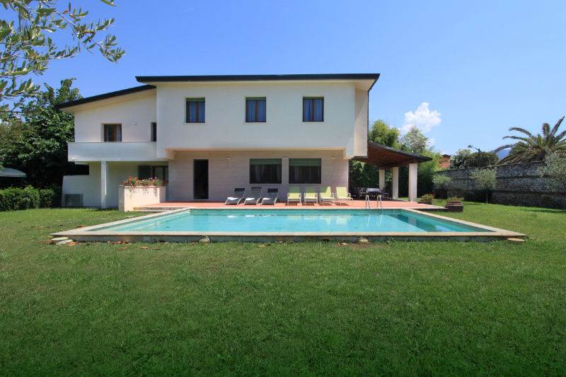 villa con piscina