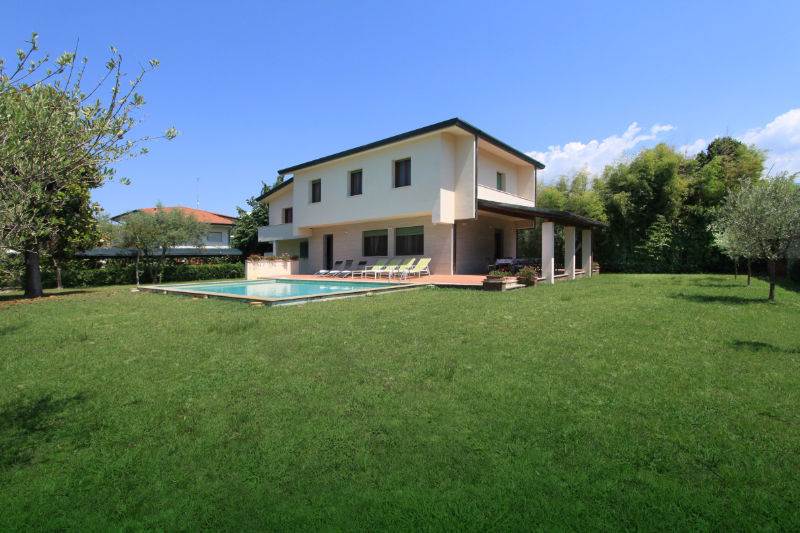 villa con piscina