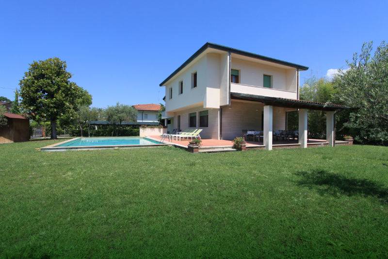 villa con piscina