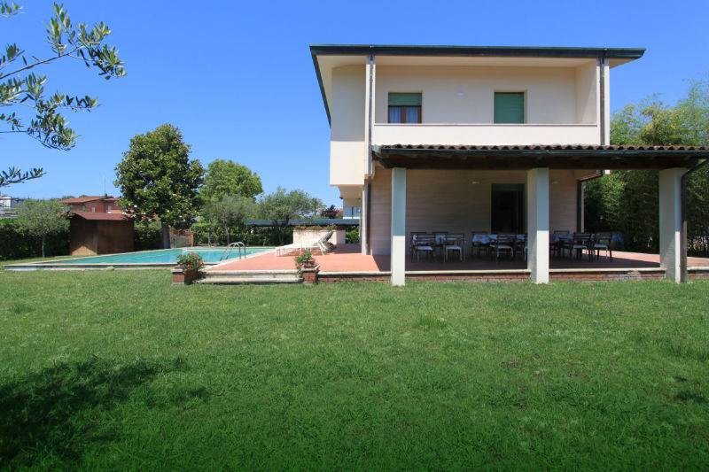 villa con piscina