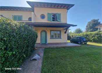 Alle spalle di Fdm  bifamiliare con giardino