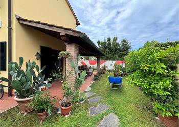 Villa for Sale in Pietrasanta