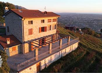 Villa for Sale in Pietrasanta