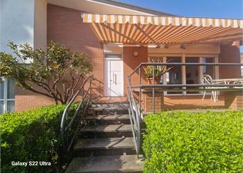 Marina di Pietrasanta villa singola con giardino