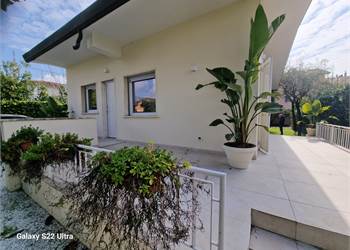 Forte dei marmi zona centrale villa con giardino