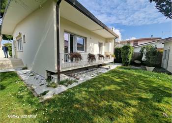 Forte dei marmi zona centrale villa con giardino