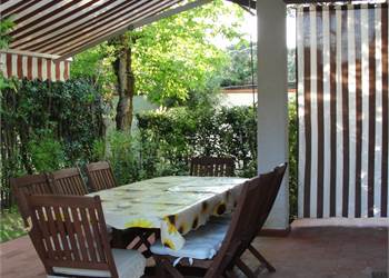 Villa Bifamiliare In Vendita a Forte dei Marmi