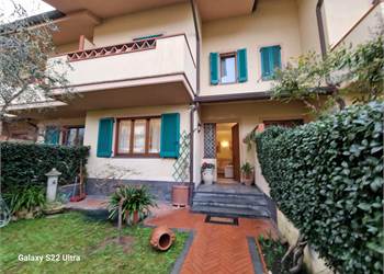 Forte dei marmi villetta a schiera con giardino