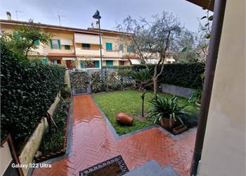 Forte dei marmi villetta a schiera con giardino